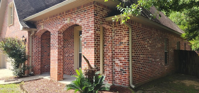 682 Hilo Way, Diamondhead, MS 39525 - view of side of property featuring brick siding and a shingled roof