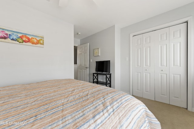 bedroom featuring light carpet, a closet, and a ceiling fan