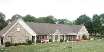 ranch-style house with a front yard