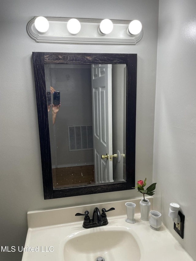 11319 Wren Rd, Hernando, MS 38632 - bathroom featuring vanity