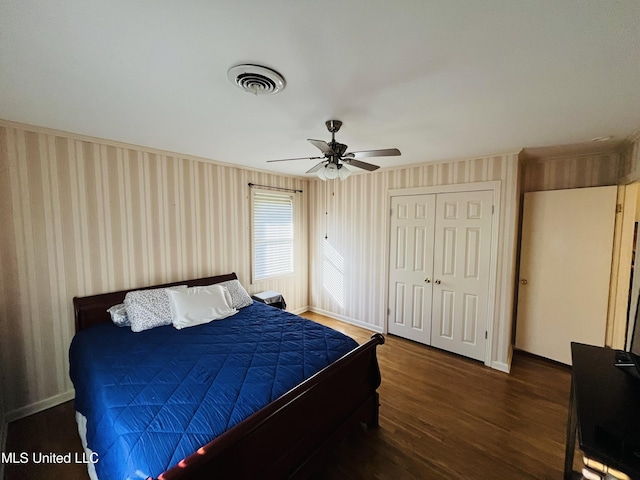 bedroom with ceiling fan, dark hardwood / wood-style flooring, and a closet