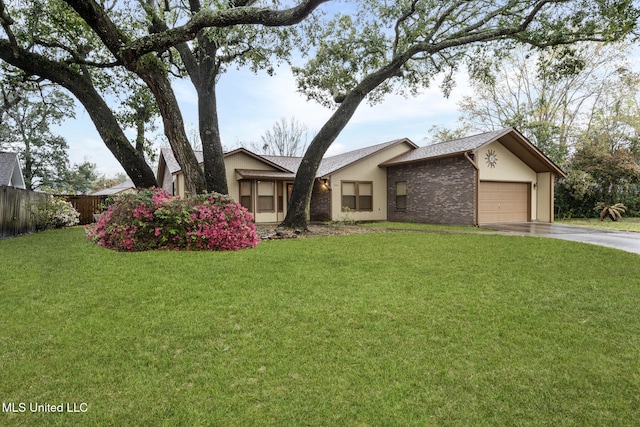 2804 Oakridge Cir, Gulfport, MS 39507 - mid-century home featuring driveway, an attached garage, stucco siding, and brick siding