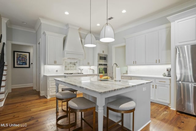 133 Saddlebrook Cv, Madison, MS 39110 - kitchen featuring stainless steel appliances, visible vents, a sink, decorative backsplash, and custom range hood