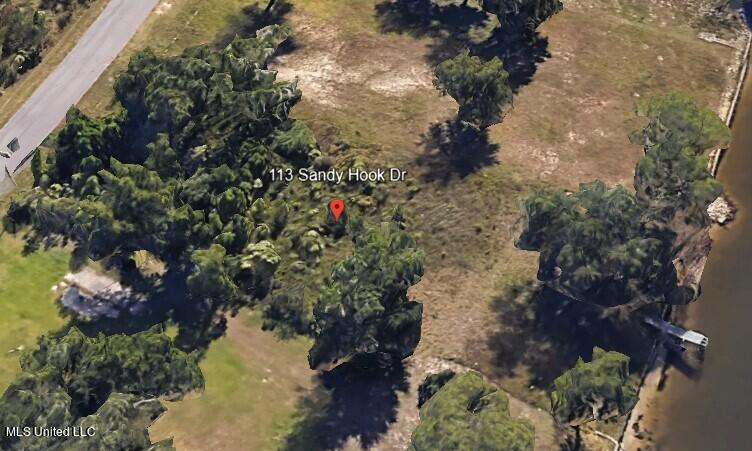 113 Sandy Hook Dr, Pass Christian, MS 39571