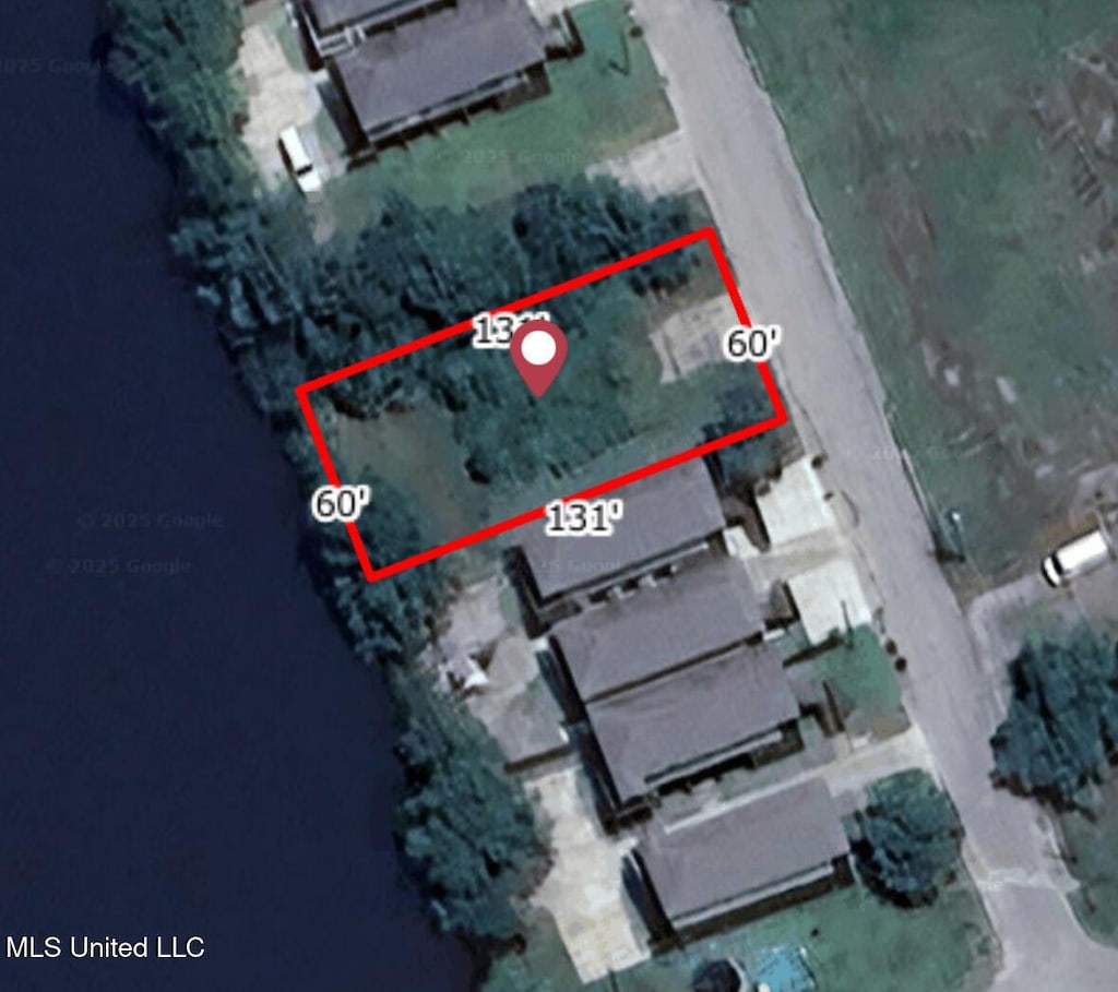 305 Lac Bleu Ave, Pass Christian, MS 39571