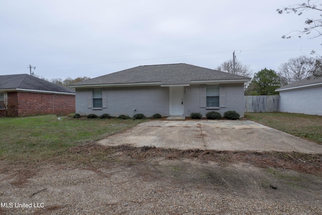 view of front facade featuring a front yard and a patio