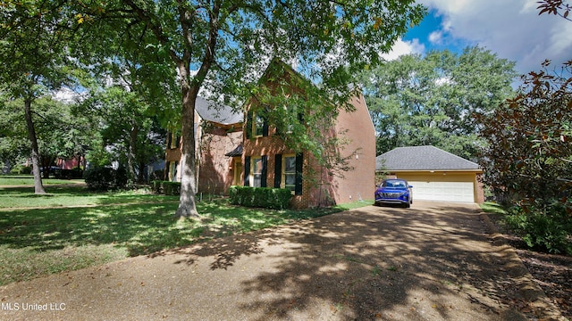 view of front facade featuring a front yard and a garage