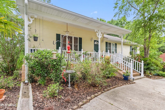 6658 Ahekolo Cir, Diamondhead, MS 39525 - view of front facade with a porch