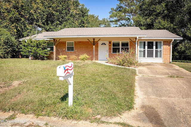 single story home featuring a front lawn