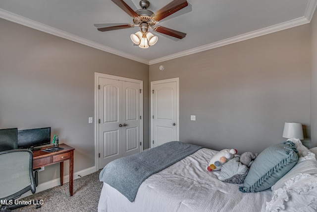 carpeted bedroom with ornamental molding, ceiling fan, and baseboards