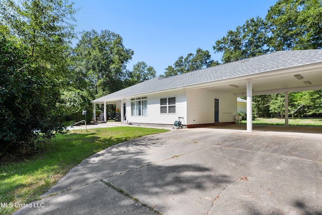 single story home featuring a carport and a front lawn