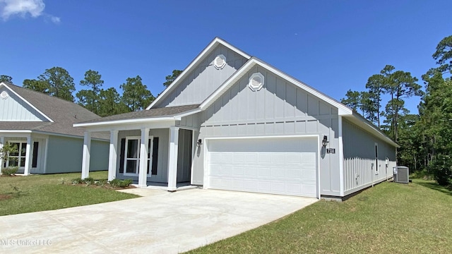 view of front of house featuring central AC unit, a garage, and a front yard