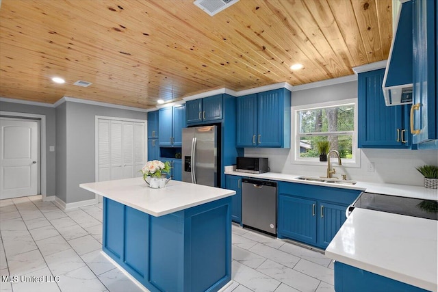 kitchen featuring blue cabinets, stainless steel appliances, sink, and a kitchen island