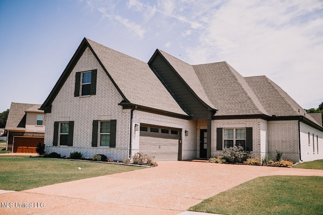 view of front facade with a front lawn