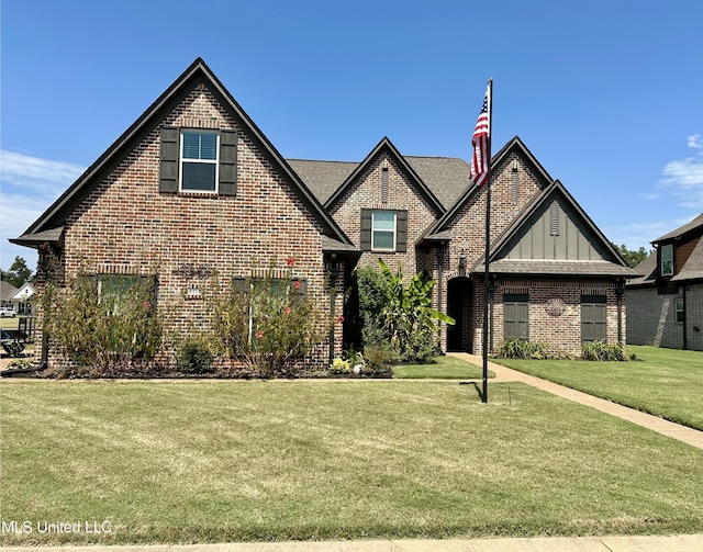 view of front of house featuring a front yard