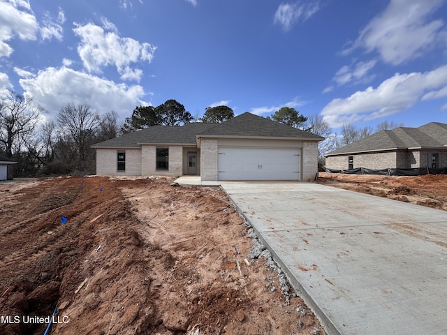 view of front facade with a garage