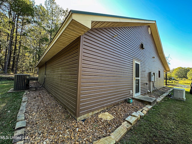 106 Crockrell Rd, Lexington, MS 39095 - view of side of home featuring cooling unit and a lawn