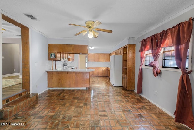 kitchen featuring kitchen peninsula, white refrigerator, ceiling fan, and crown molding