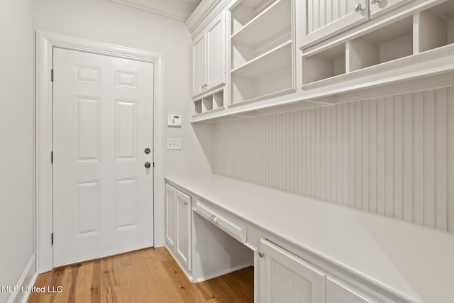 133 Sycamore Rdg, Madison, MS 39110 - mudroom featuring light wood-style floors and built in desk
