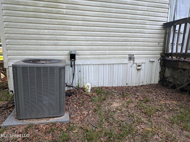 390 Green Rd, Yazoo City, MS 39194 - exterior details with cooling unit
