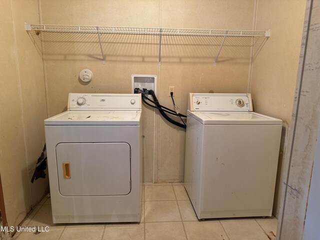 390 Green Rd, Yazoo City, MS 39194 - washroom with light tile patterned flooring, laundry area, and washing machine and clothes dryer