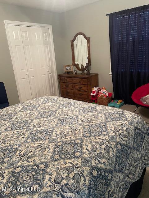 bedroom featuring a closet