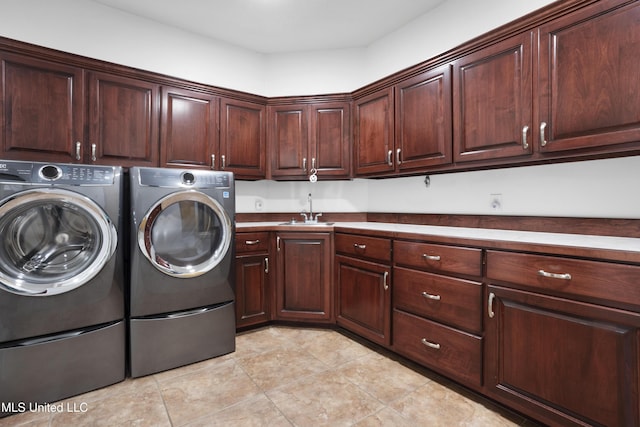 washroom featuring cabinets, light tile patterned floors, sink, and washing machine and clothes dryer