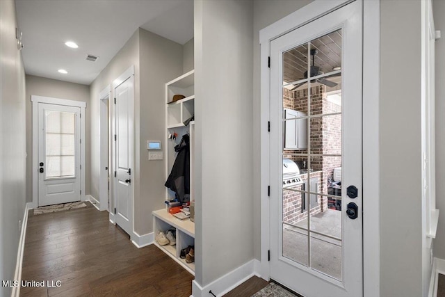 doorway featuring ceiling fan, recessed lighting, visible vents, baseboards, and dark wood-style floors