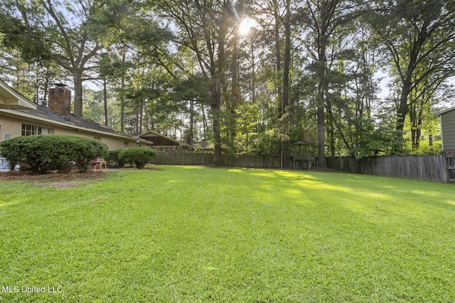 5348 Saratoga Dr, Jackson, MS 39211 - view of yard