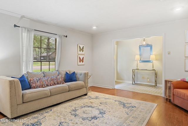 5348 Saratoga Dr, Jackson, MS 39211 - living room with ornamental molding, wood finished floors, baseboards, and recessed lighting