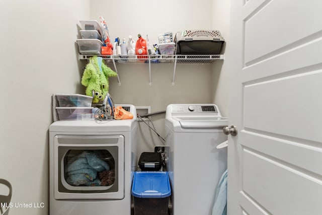 clothes washing area featuring washing machine and dryer