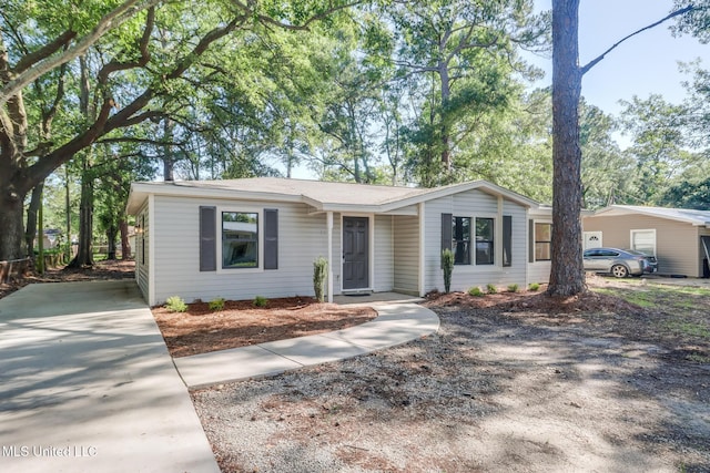 3217 Detroit Ave, Pascagoula, MS 39581 - single story home featuring driveway