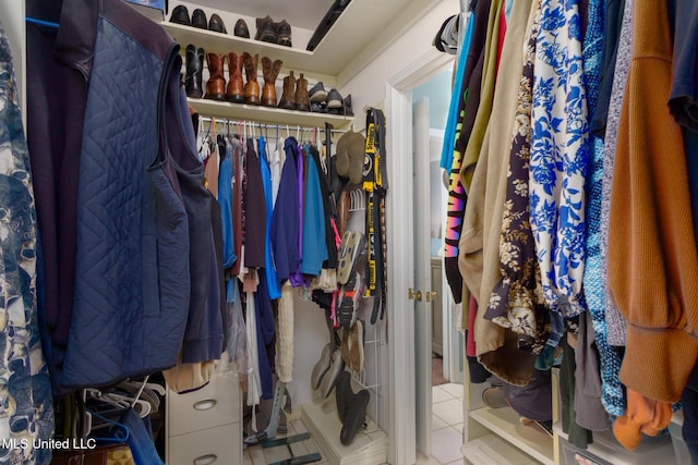 walk in closet featuring tile patterned floors