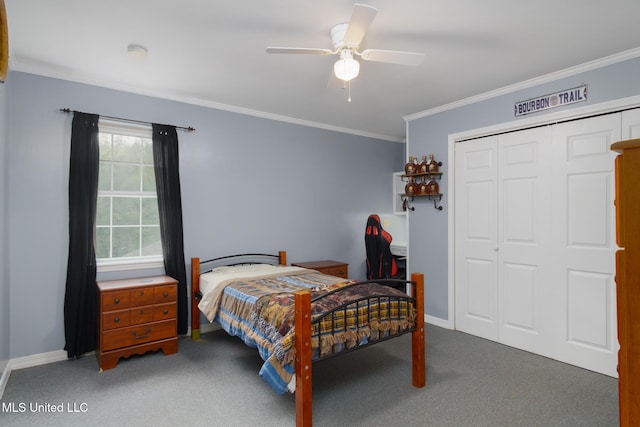 carpeted bedroom with a ceiling fan, baseboards, a closet, and crown molding