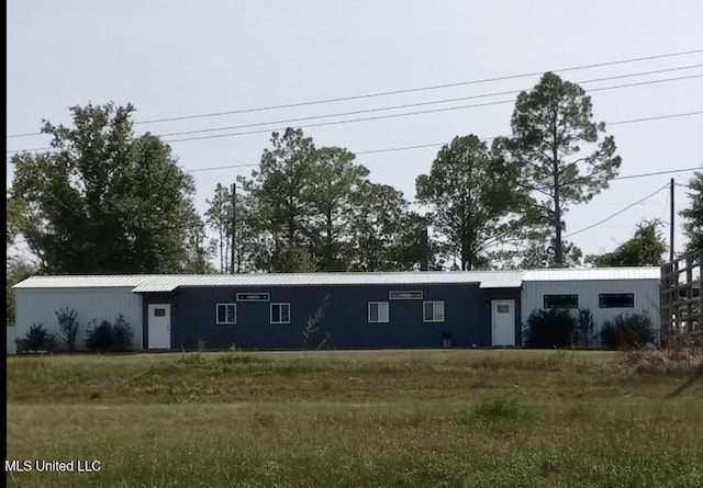 view of front of property with metal roof