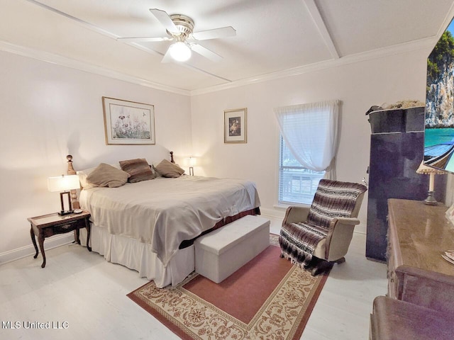 bedroom featuring light hardwood / wood-style floors, ceiling fan, and ornamental molding