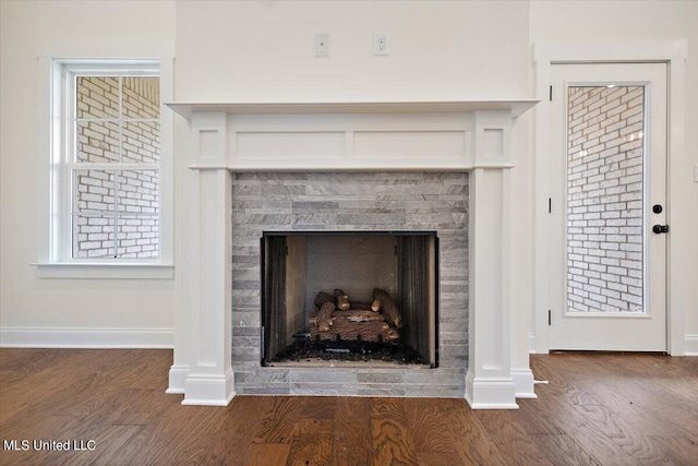 details featuring hardwood / wood-style flooring