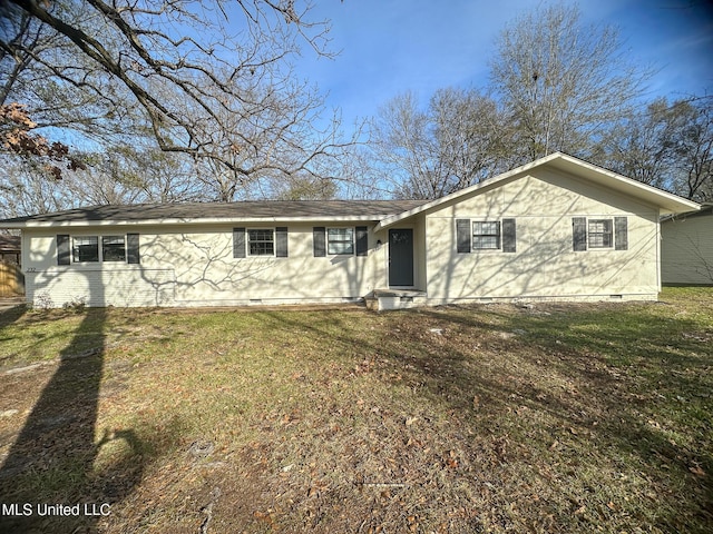 single story home with a front lawn