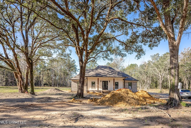 view of front of property featuring covered porch