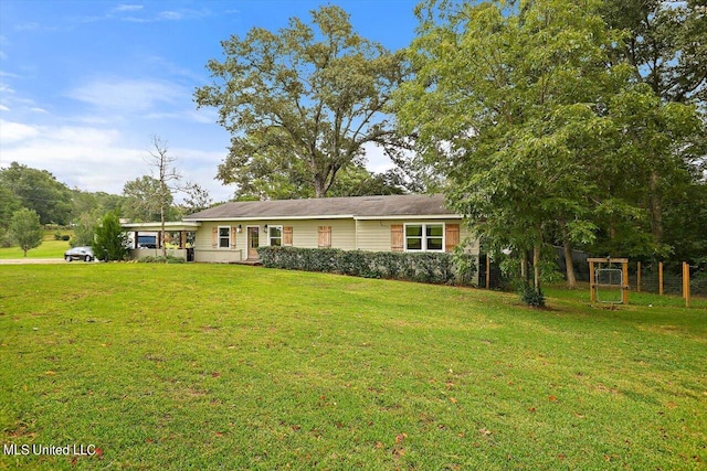 single story home with a front lawn