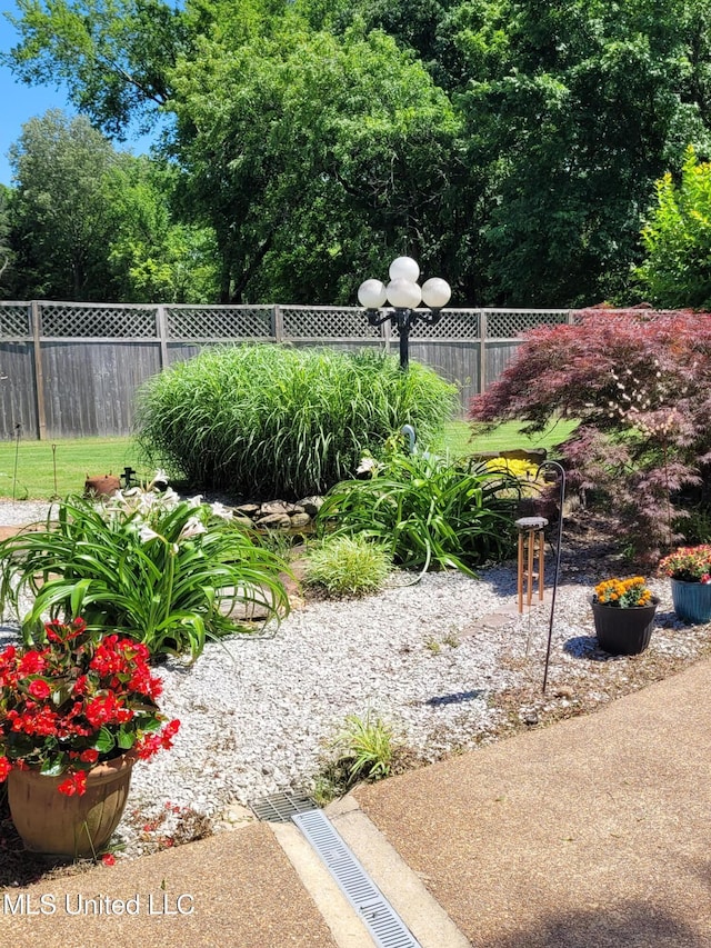 8475 Windersgate Dr, Olive Branch, MS 38654 - view of yard