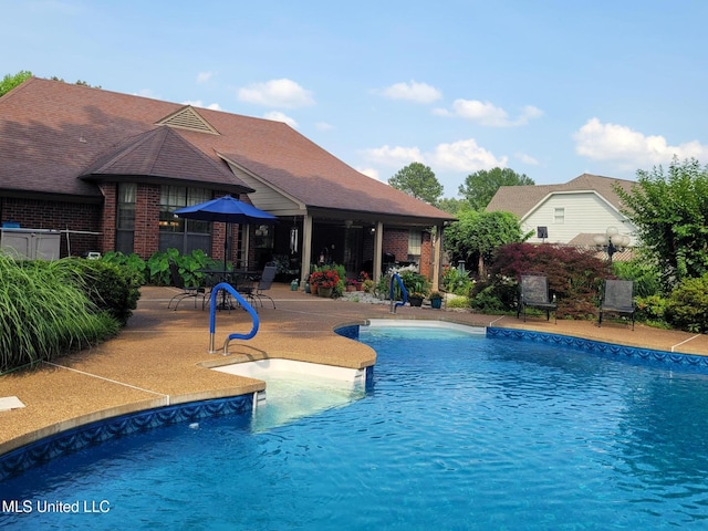 8475 Windersgate Dr, Olive Branch, MS 38654 - swimming pool with a patio