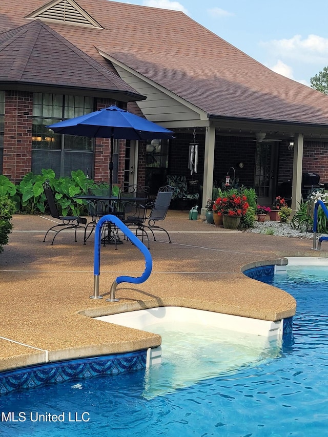 8475 Windersgate Dr, Olive Branch, MS 38654 - swimming pool with a patio area