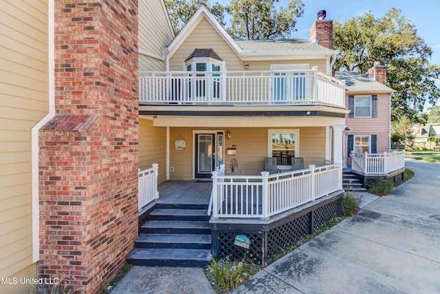 view of front of house with a balcony