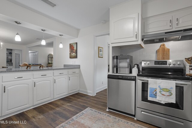 kitchen with visible vents, decorative backsplash, under cabinet range hood, electric stove, and dishwasher