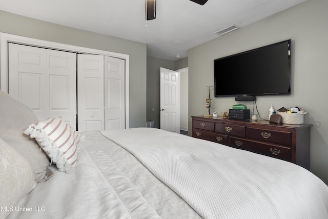 bedroom with a ceiling fan, visible vents, and a closet