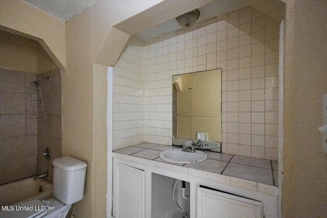 2862 Oak Forest Dr, Jackson, MS 39212 - bathroom with vanity, bathtub / shower combination, toilet, and tile walls