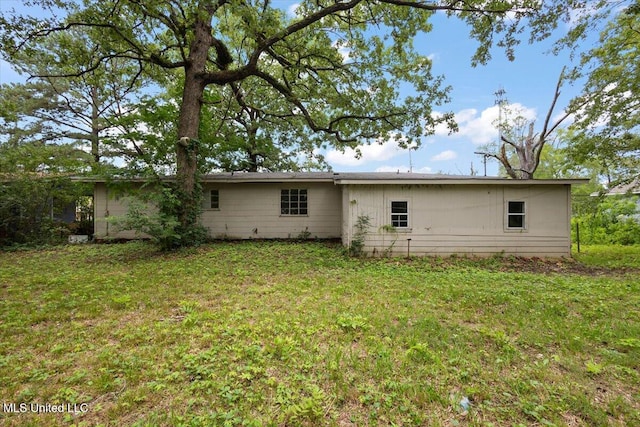 2862 Oak Forest Dr, Jackson, MS 39212 - back of house with a lawn