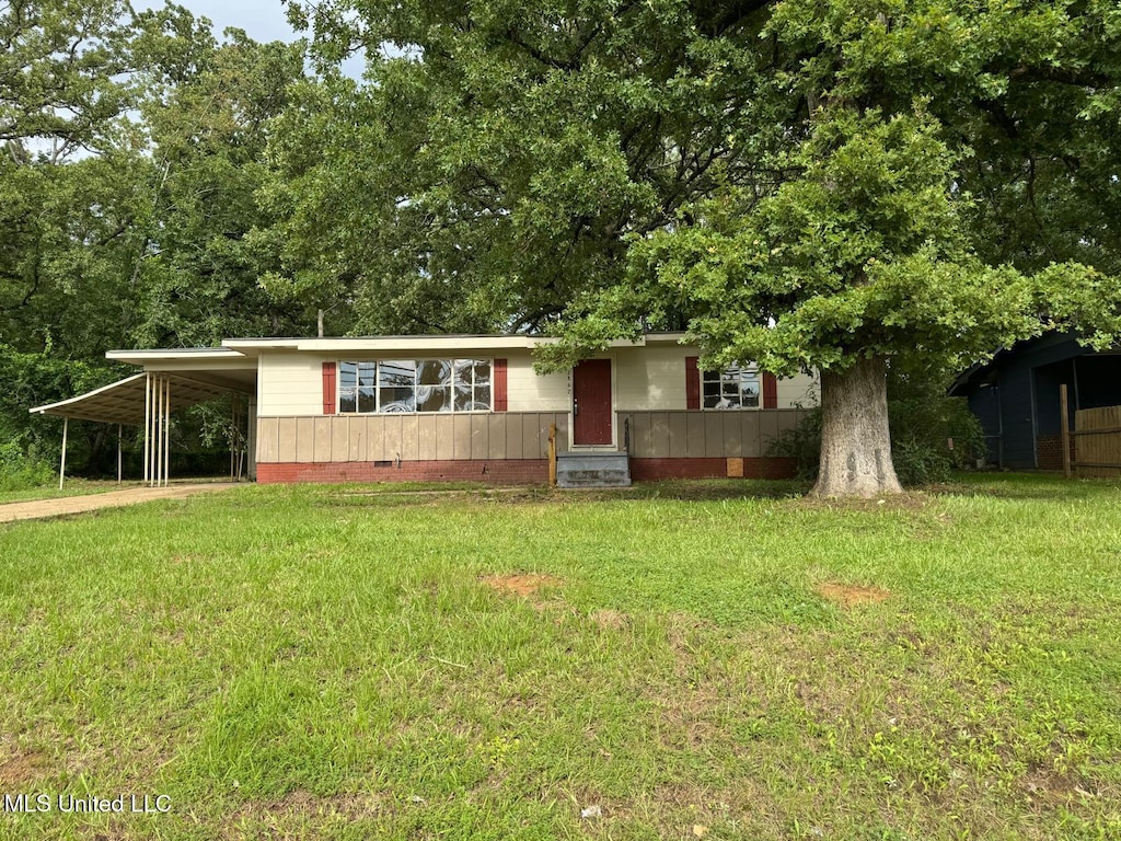2862 Oak Forest Dr, Jackson, MS 39212 - view of front of house featuring crawl space, a front yard, and an attached carport