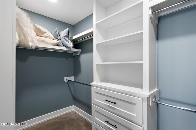 view of spacious closet